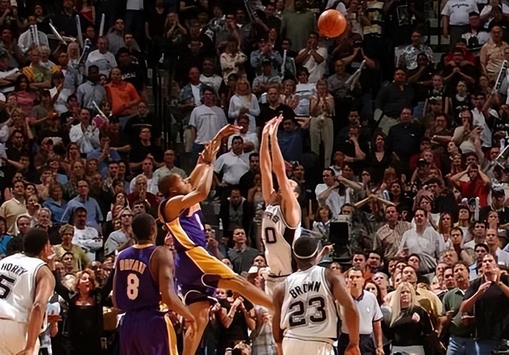 湖人最新比赛直播，热血战场，不容错过的精彩瞬间