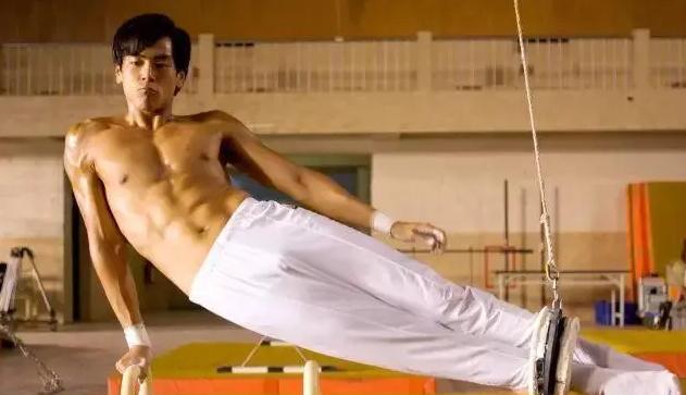 男明星露内裤，变化、自信与成就感的励志之旅