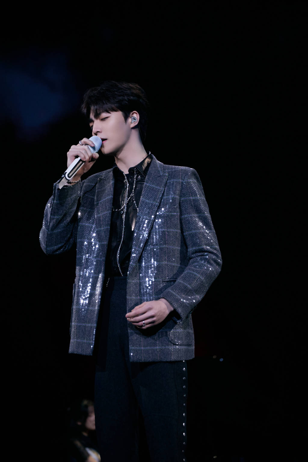 张亮演员，星光之路与多维才华的展现