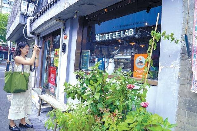 网贷上市，小巷中的神秘小店探秘