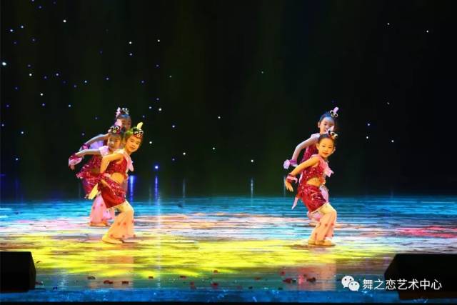 最新女兵舞蹈集锦，热血与柔美的完美融合