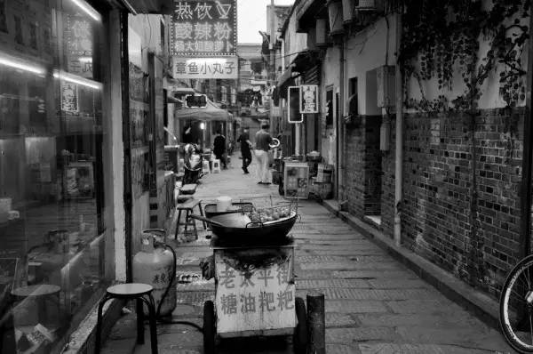 法镇最新，小巷中的秘密美食宝藏