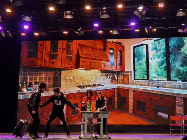 最新型网吧，学习变化，自信成就梦想的舞台